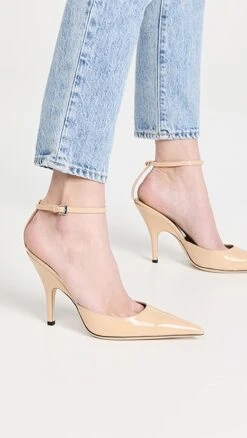 BY FAR Eliza Kraft Patent Leather Pumps -Sam Edelman Shop byfar305441ef25 1673385370223 2 0. UX357 QL90